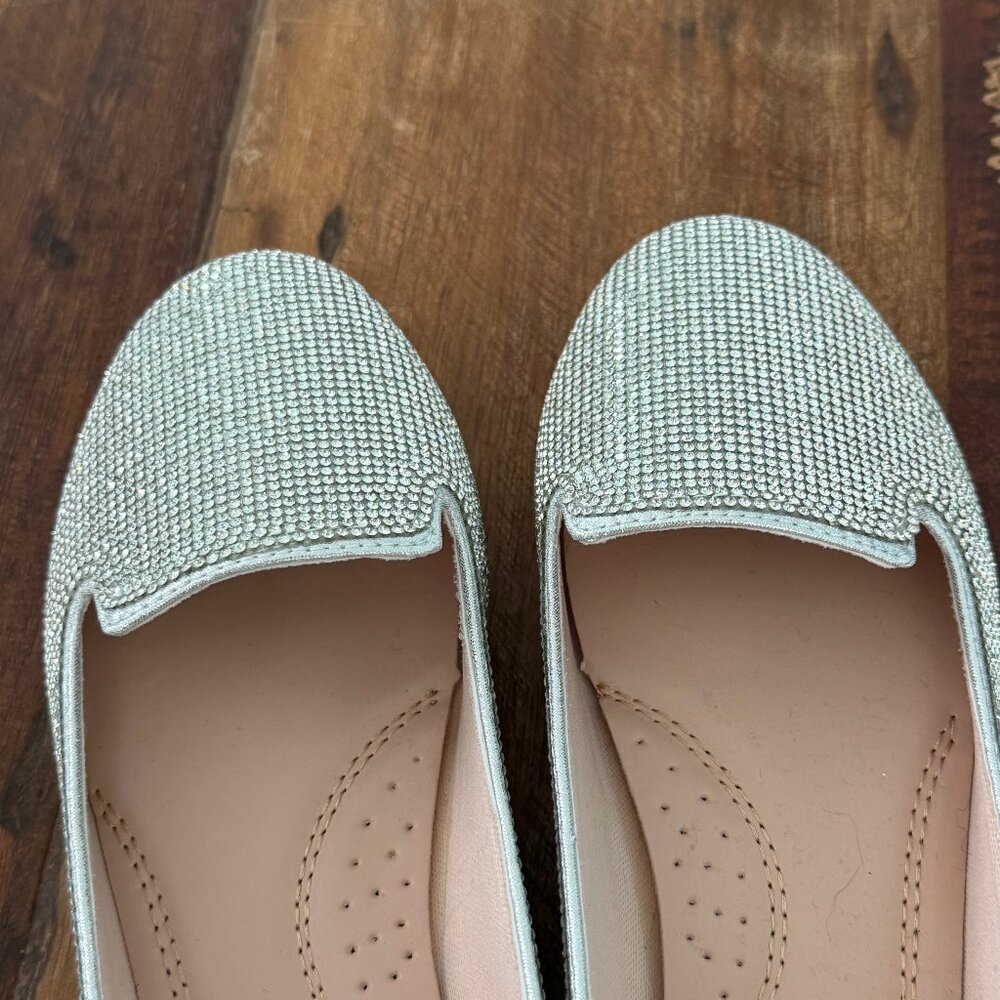 NWOT Forever Comfort Silver Rhinestone Ballet Flats Size 6 - Picture 5 of 10